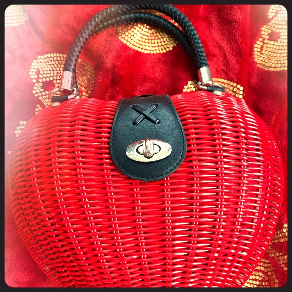 Heart Straw Purse With Spikes